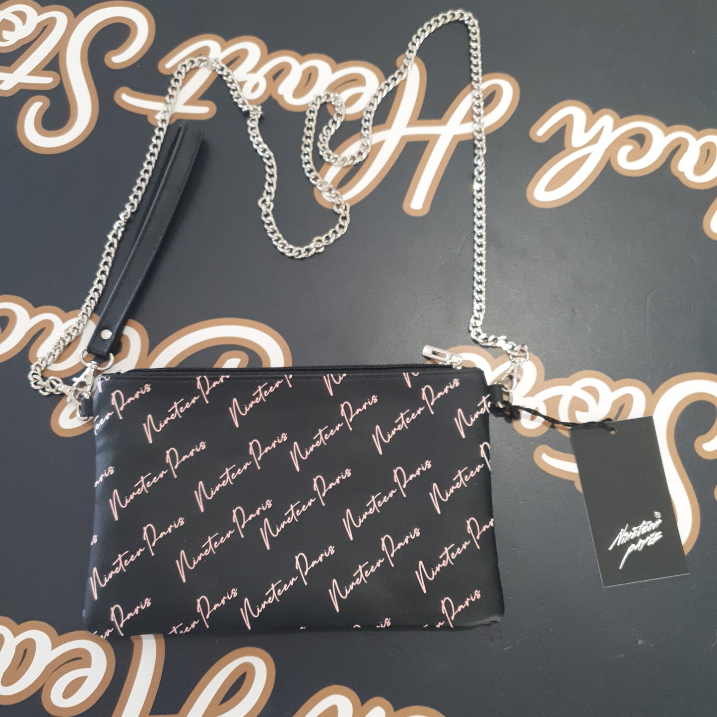 Nineteen Paris PCH8004 Pochette